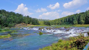 Pykara Şelaleleri, Ooty, Tamilnadu 'nun güzel manzaraları. Güney Hindistan 'daki en iyi balayı yeri.