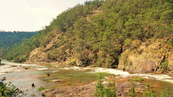 皮卡拉瀑布 泰米尔纳德邦美丽的风景 日落时的水流 印度南部和亚洲度蜜月最多的地方 — 图库照片