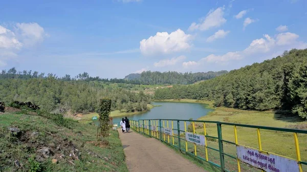 Ooty Tamilnadu India April 2022 Tourists Enjoying Beautiful View River — Photo