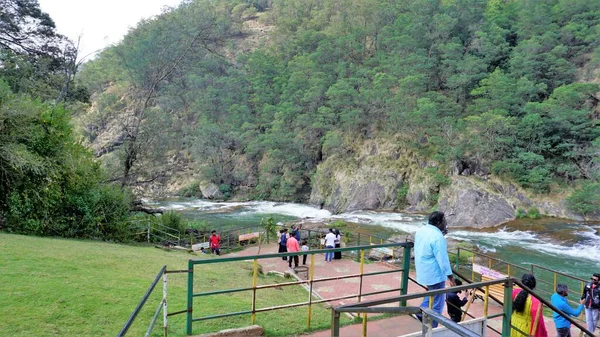 Ooty Tamilnadu India April 2022 Tourists Enjoying Beautiful View River — Stockfoto