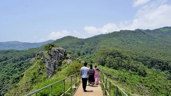 Ooty 타밀나두 Tamilnadu India 2022 관광객들 Needle Rock 지점을 즐기기 — 스톡 사진