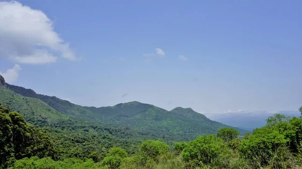 Schöne Landschaften Von Ooty Berge Mit Grüner Bedeckung Auf Felsen — Stockfoto