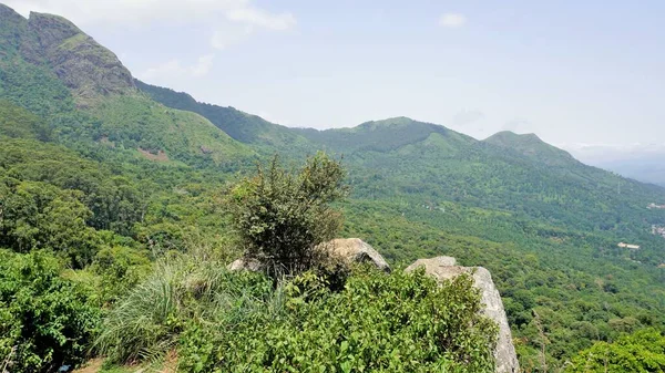 Beautiful Landscapes Ooty Mountains Green Cover Rocks Clear Cloudy Sky — Stock Photo, Image