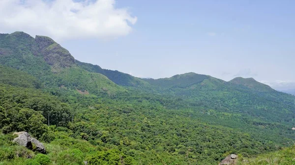 Beautiful Landscapes Ooty Mountains Green Cover Rocks Clear Cloudy Sky — Stockfoto