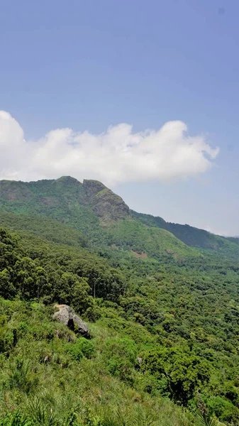 Bellissimi Paesaggi Ooty Montagne Con Copertura Verde Rocce Cielo Limpido — Foto Stock