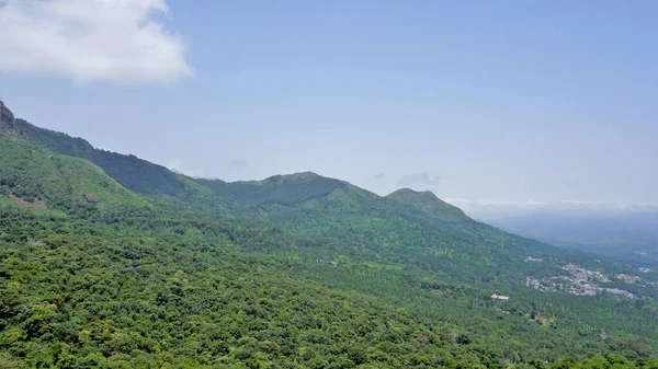 Hermosos Paisajes Ooty Montañas Con Cubierta Verde Sobre Rocas Cielo — Foto de Stock