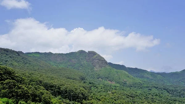 Lindas Paisagens Ooty Montanhas Com Cobertura Verde Sobre Rochas Céu — Fotografia de Stock