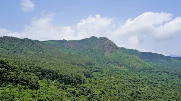 Lindas Paisagens Ooty Montanhas Com Cobertura Verde Sobre Rochas Céu — Fotografia de Stock