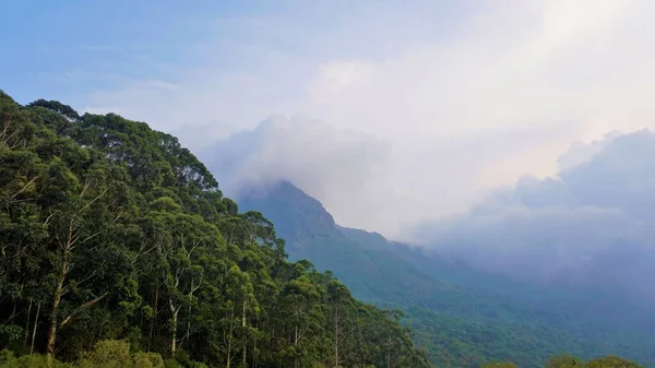 Beautiful Landscapes Ooty Mountains Green Cover Rocks Clear Cloudy Sky — Stock Photo, Image