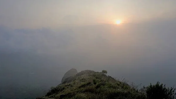 Krásná Scenérie Západu Slunce Ooty Zamračeném Dni Během Zlaté Hodiny — Stock fotografie