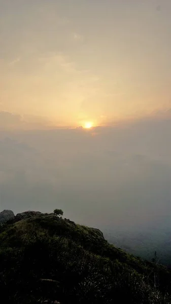 Beautiful Scenery Sunset Ooty Cloudy Misty Day Golden Hour Perfect —  Fotos de Stock