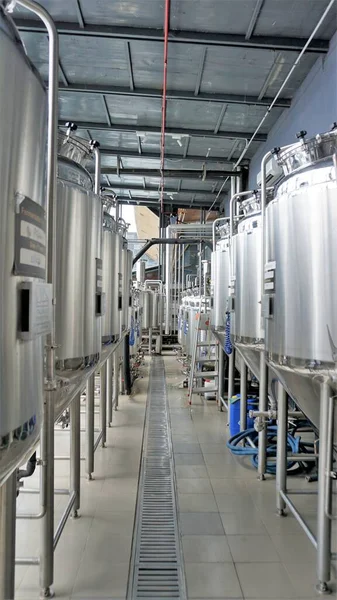 Row Shiny Metal Micro Brewery Tanks Fermentation Mash Vats Brewery — Stock Photo, Image