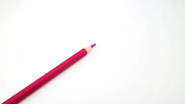 Lápis Vermelhos Colocados Fundo Papel Branco Com Espaço Cópia Para — Fotografia de Stock