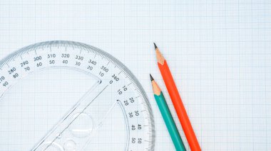 Grafik kağıdı ve cetvelle Yüksek Açı Görünümü ve Boşluğu Kopyala