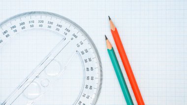 Grafik kağıdı ve cetvelle Yüksek Açı Görünümü ve Boşluğu Kopyala