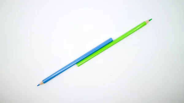 Pensil Warna Diisolasi Pada Latar Belakang Putih Menutup — Stok Foto