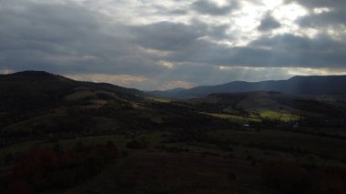 Dağdan tarlanın manzarası