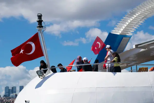 Istanbul Turkey July 2022 Little Girl Waving Turkish Flag Ship — Foto de Stock