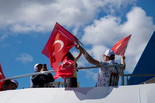 Istanbul Turkey July 2022 Little Girl Waving Turkish Flag Ship — Foto de Stock