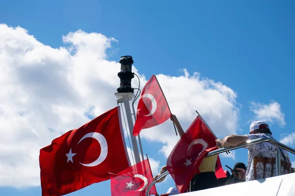 Istambul Turquia Julho 2022 Uma Menina Acenando Com Bandeira Turca — Fotografia de Stock