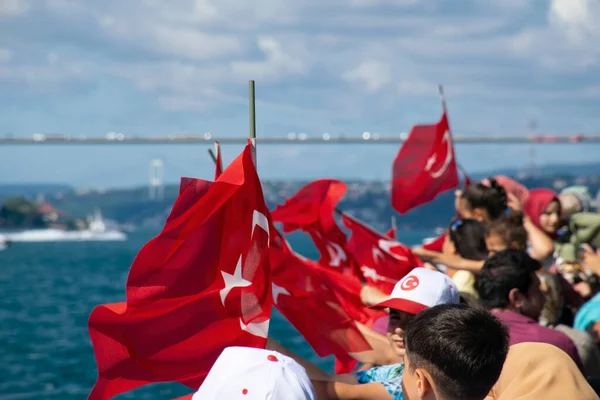 Menino Turco Segurando Bandeira Turca Aqueles Seu Redor Grupo Crianças — Fotografia de Stock