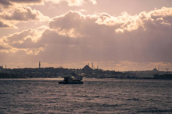Tour Boats Traveling Bosphorus Beautiful View Bosphorus Istanbul — Photo