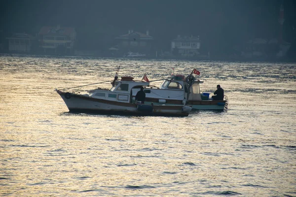 Men Boat Bosphorus Waters Istanbul Fisherman Boat Istanbul Turkish Fisherman — Fotografia de Stock