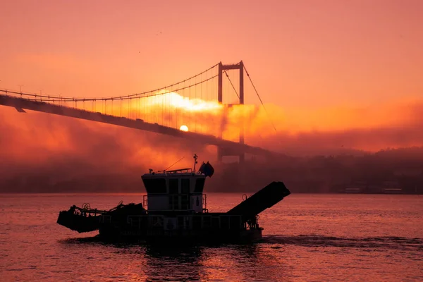 Istanbul Turkey November 2020 Foggy Morning View Ortakoy Istanbul Municipal — Fotografia de Stock