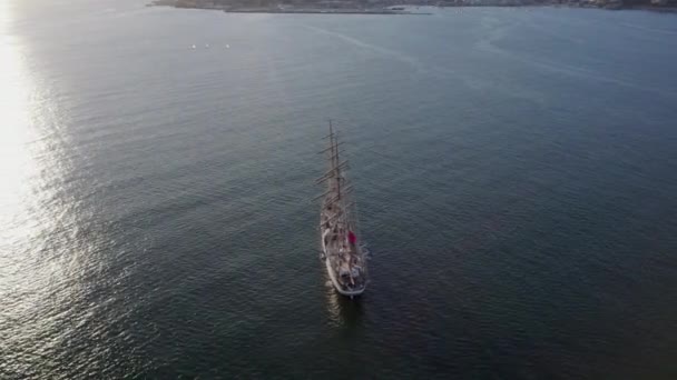 Средиземное Море Парусником Закате Вид Сверху Атлантический Океан Побережье Испании — стоковое видео