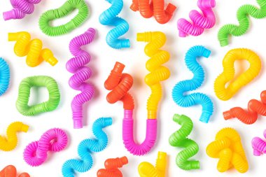 Farklı form ve renkler, modaya uygun çocuk oyuncakları, pop-tüpleri..  