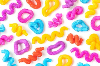 Farklı form ve renkler, modaya uygun çocuk oyuncakları, pop-tüpleri..  