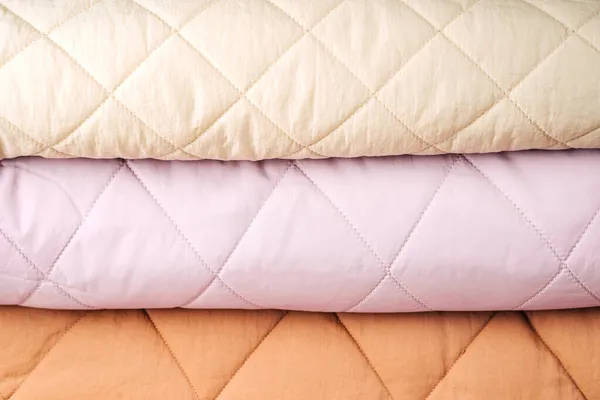 Soft Folded Blankets Stack Quilted Blankets — Stock Photo, Image