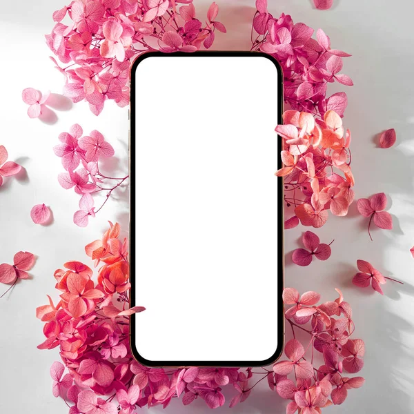 Modèle Smartphone Avec Des Fleurs Roses Sur Fond Blanc Modélisation — Photo