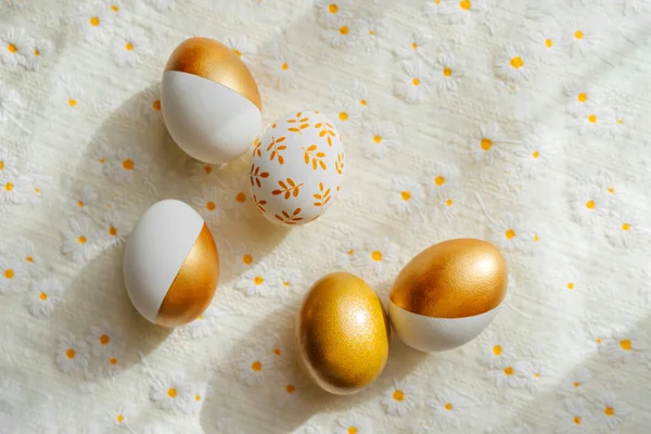 Telur Emas Paskah Atas Meja Konsep Liburan Selamat Paskah — Stok Foto