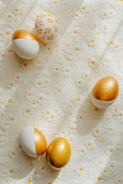 Telur Emas Paskah Atas Meja Konsep Liburan Selamat Paskah — Stok Foto