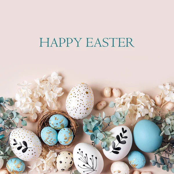Telur Paskah Dengan Permen Dan Bunga Krem Selamat Paskah Konsep — Stok Foto