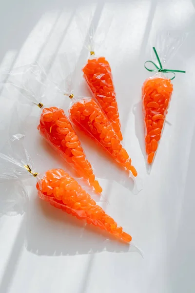 Easter Carrot Treat Bags Dengan Jelly Bean Ide Untuk Anak Stok Gambar Bebas Royalti