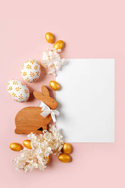 Happy Easter Card Mock Kartu Kosong Dengan Telur Emas Paskah — Stok Foto
