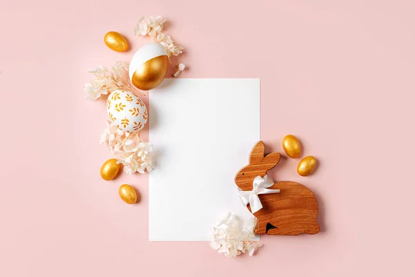 Happy Easter Card Mock Kartu Kosong Dengan Telur Emas Paskah Stok Gambar Bebas Royalti