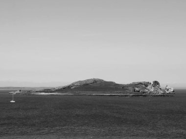 # Okyanusun ortasında bir ada # # Ve #