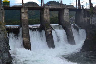 Rusya, Sibirya, Gorny Cumhuriyeti, Chemal Köyü, Chemalskaya HPP.