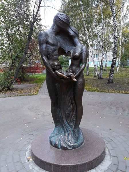 Tomsk 'taki anıt. Aile bağları.