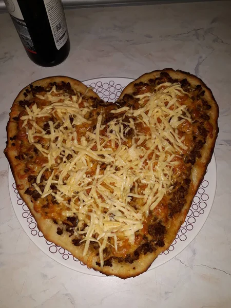 Szív Alakú Pizza Valentin Napra — Stock Fotó