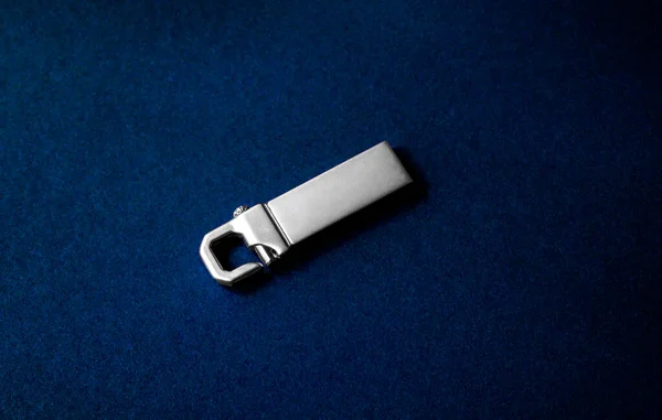 Metalik usb flash disk model tasarımı