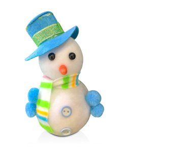 Beyaz arkaplanda beyaz kardan adam, boşluğu kopyala