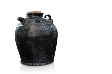 Beyaz zemin üzerinde antika siyah seramik kavanoz ve ahşap kapak, nesne, antika, antika, mutfak, kopyalama alanı