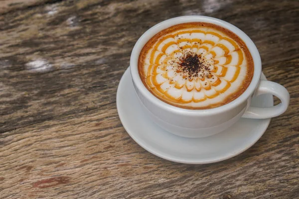 Closeup Hot Caramelmachiato Cow Milk Thai Blended White Ceramic Cup — Stockfoto