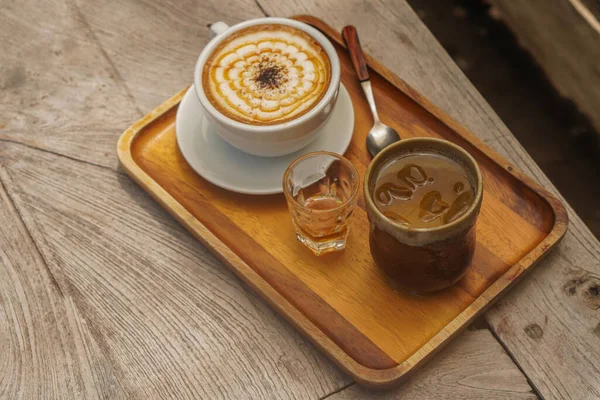 Hot Caramelmachiato White Ceramic Cup Honey Glass Water Ceramic Glass — Stockfoto