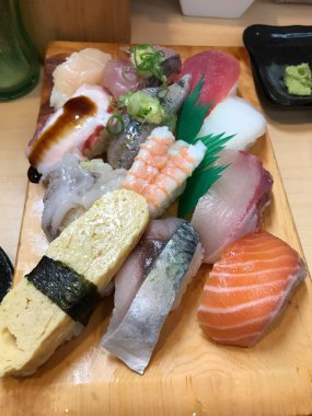 Japonya, Osaka 'da suşi restoranı..