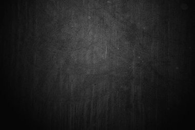 Siyah ve gri desenli duvar, koyu çimento kenarları.